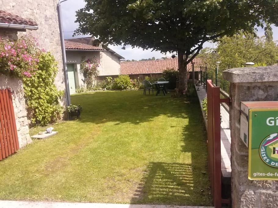 Cottage By The Chateau With Pool In National Parc Les Salles-Lavauguyon Luaran gambar