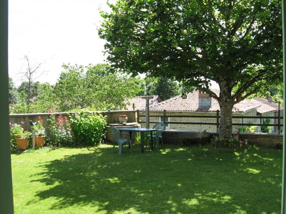 Cottage By The Chateau With Pool In National Parc Les Salles-Lavauguyon Luaran gambar