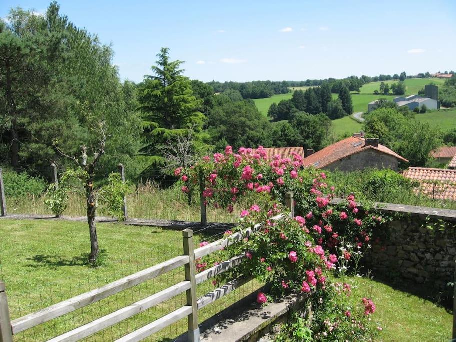 Cottage By The Chateau With Pool In National Parc Les Salles-Lavauguyon Luaran gambar