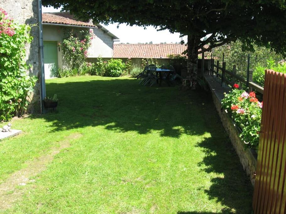 Cottage By The Chateau With Pool In National Parc Les Salles-Lavauguyon Luaran gambar